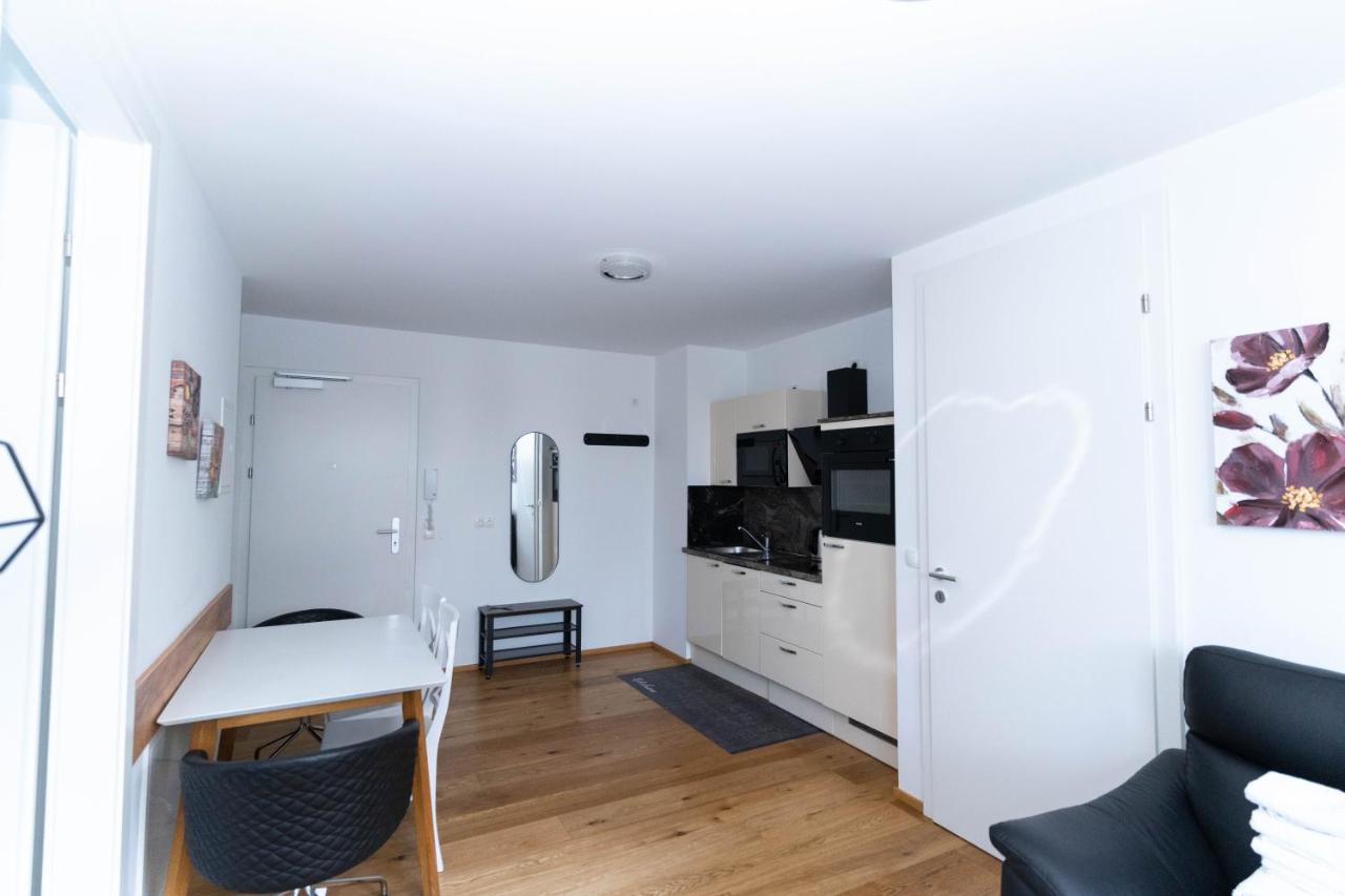 Modern Apartment With Tiny Garden Near City Center Wien Ngoại thất bức ảnh
